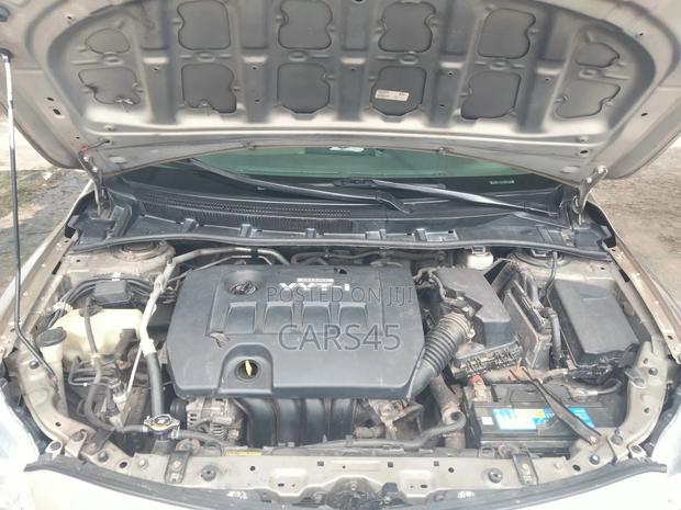 Toyota Corolla 2010 Gold
