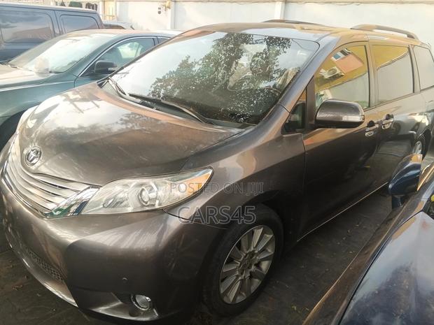 Toyota Sienna 2013 Gray