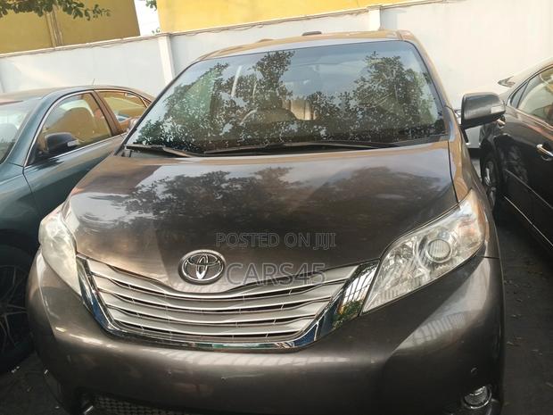Toyota Sienna 2013 Gray