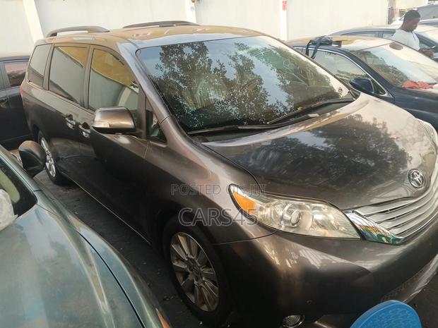 Toyota Sienna 2013 Gray
