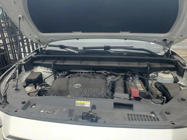 Toyota Highlander LE FWD 2020 White