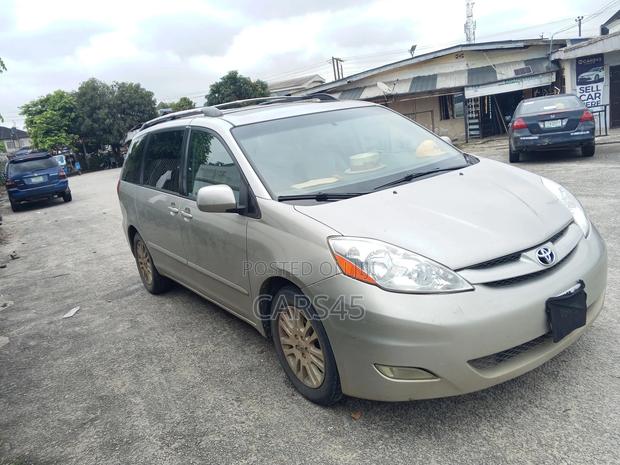 Toyota Sienna XLE AWD 2008 Gold