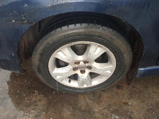 Toyota Matrix XR Hatchback FWD (1.8L 4cyl 4A) 2004 Blue