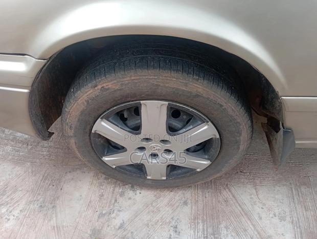 Toyota Camry 2000 Gold