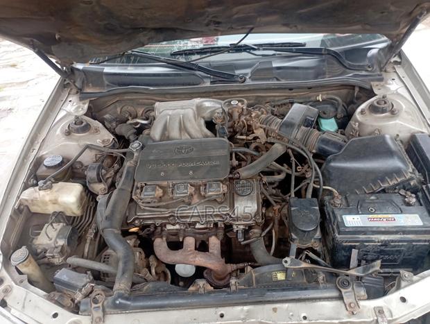 Toyota Camry 2000 Gold