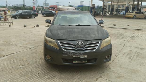 Toyota Camry 2010 Gray