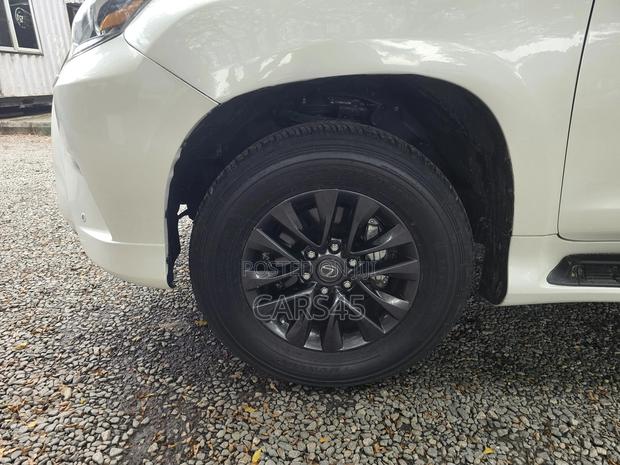 Lexus GX 2023 White