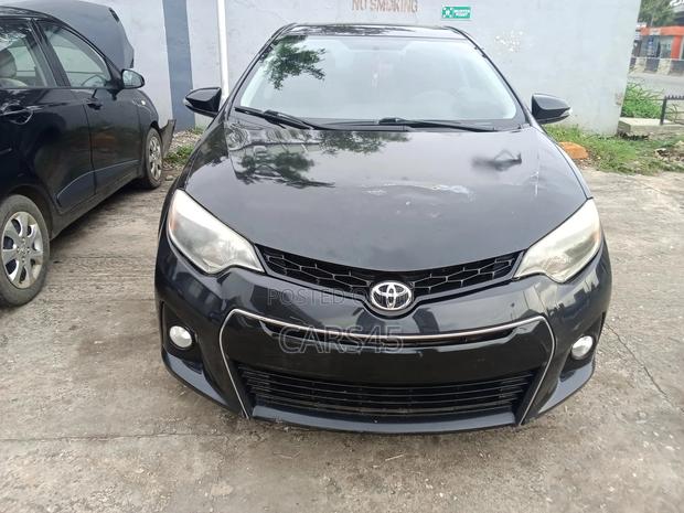 Toyota Corolla 2015 Black