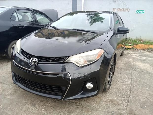 Toyota Corolla 2015 Black