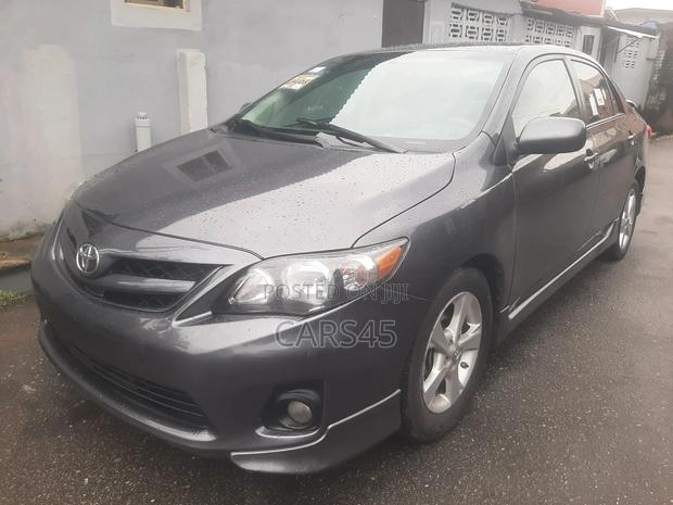 Toyota Corolla 2011 Gray