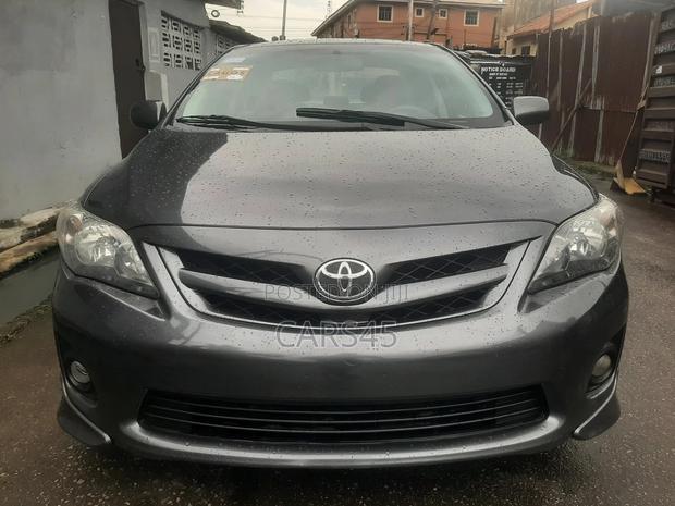 Toyota Corolla 2011 Gray