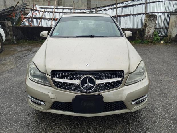 Mercedes-Benz C300 Luxury 4Matic Sedan AWD (3.0L 6cyl 7A) 2012 Gold