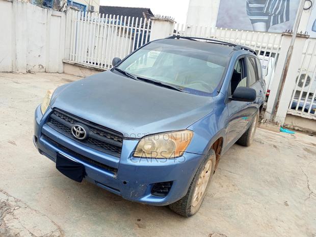Toyota RAV4 2010 Blue