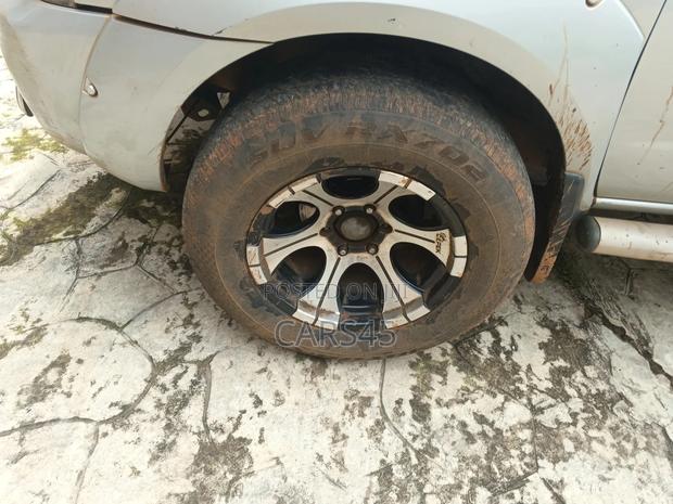Nissan Frontier 2004 Gray