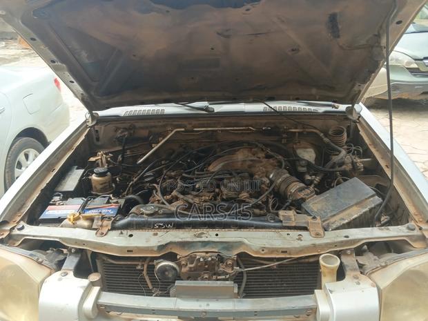Nissan Frontier 2004 Gray