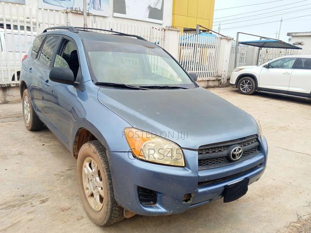 Toyota RAV4 2010 Blue