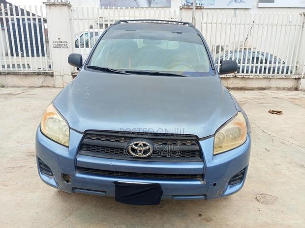 Toyota RAV4 2010 Blue
