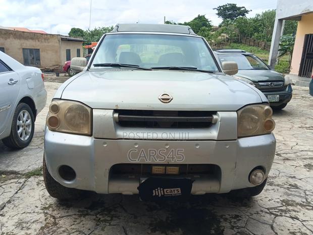 Nissan Frontier 2004 Gray