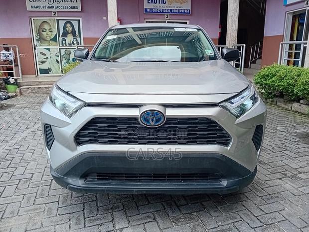 Toyota RAV4 LE FWD 2024 Silver