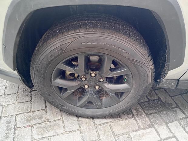 Toyota RAV4 LE FWD 2024 Silver