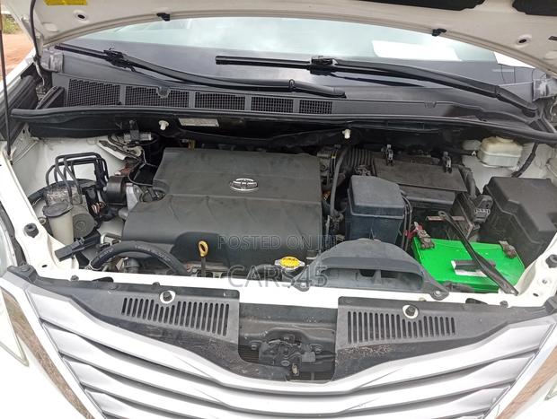 Toyota Sienna 2015 White