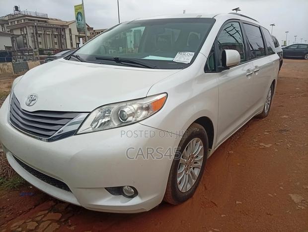 Toyota Sienna 2015 White