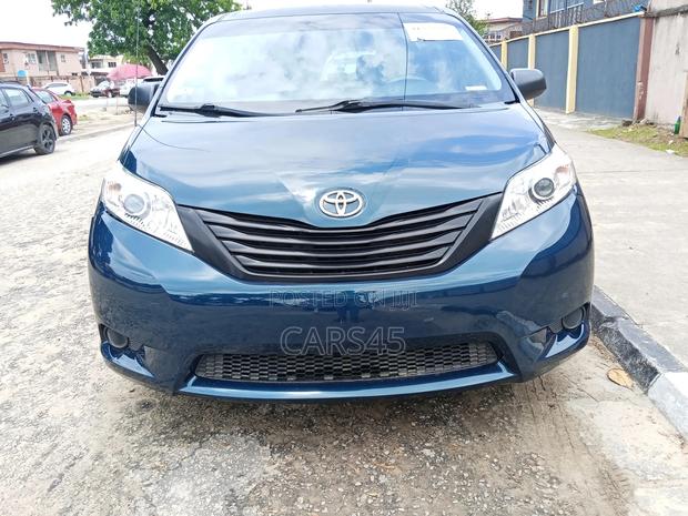 Toyota Sienna 2012 Blue