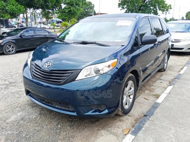 Toyota Sienna 2012 Blue