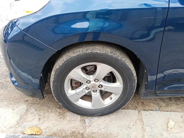 Toyota Sienna 2012 Blue