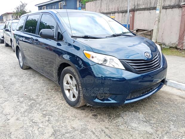 Toyota Sienna 2012 Blue
