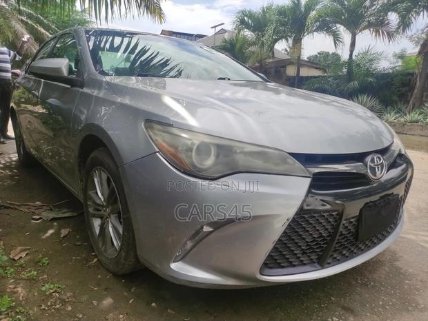 Toyota Camry 2017 Silver