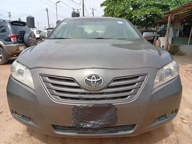 Toyota Camry Base 4dr Sedan (2.4L 4cyl 5M) 2009 Gray
