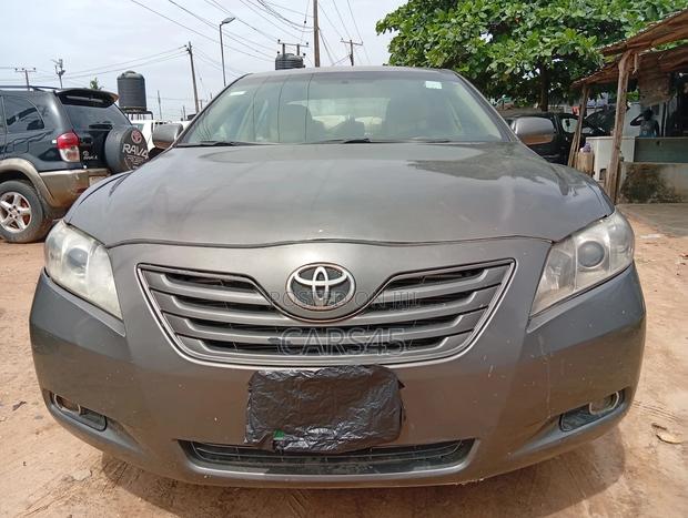 Toyota Camry Base 4dr Sedan (2.4L 4cyl 5M) 2009 Gray