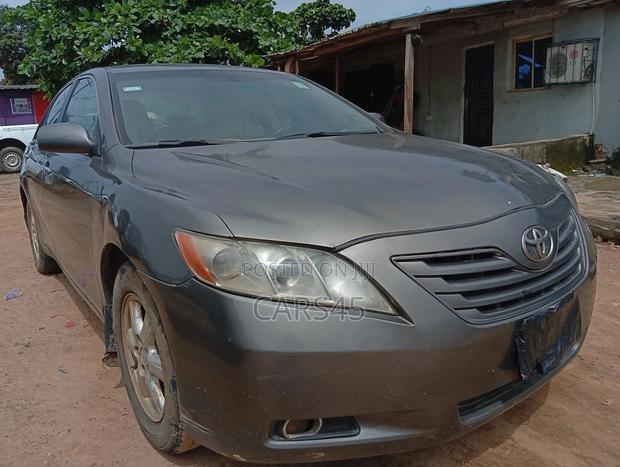 Toyota Camry Base 4dr Sedan (2.4L 4cyl 5M) 2009 Gray