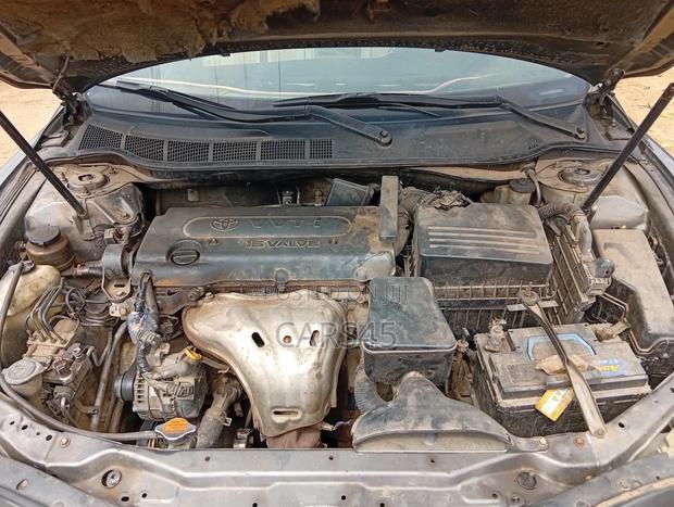 Toyota Camry Base 4dr Sedan (2.4L 4cyl 5M) 2009 Gray