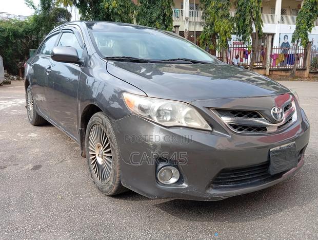 Toyota Corolla 2011 Gray