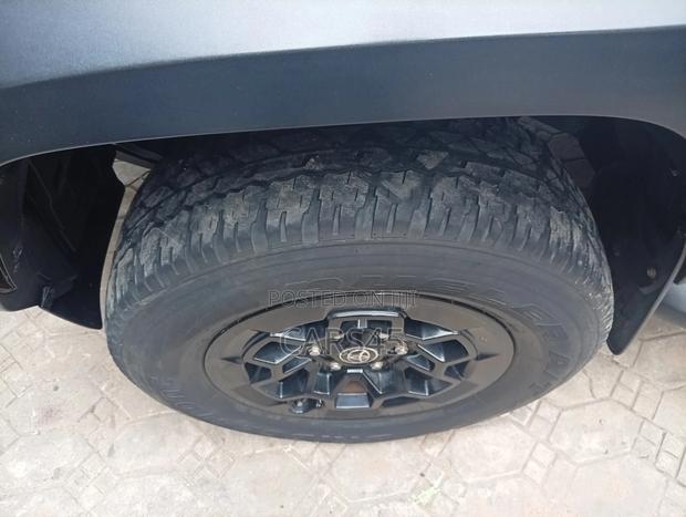 Toyota Hilux 2022 Black