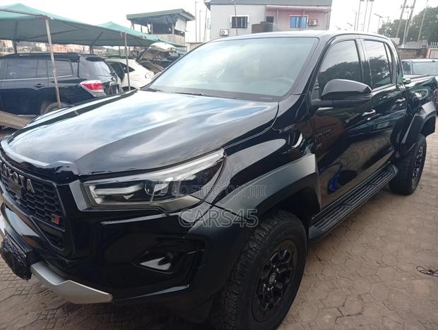 Toyota Hilux 2022 Black