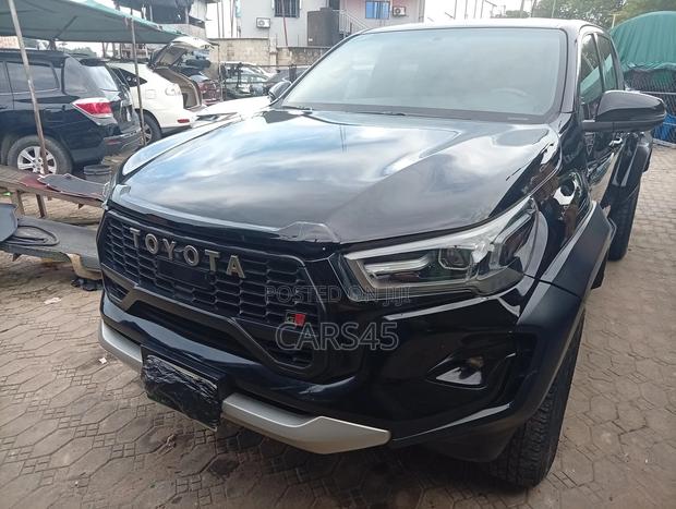 Toyota Hilux 2022 Black