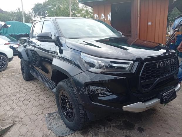 Toyota Hilux 2022 Black