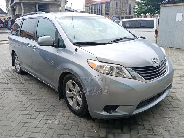 Toyota Sienna 2013 Silver