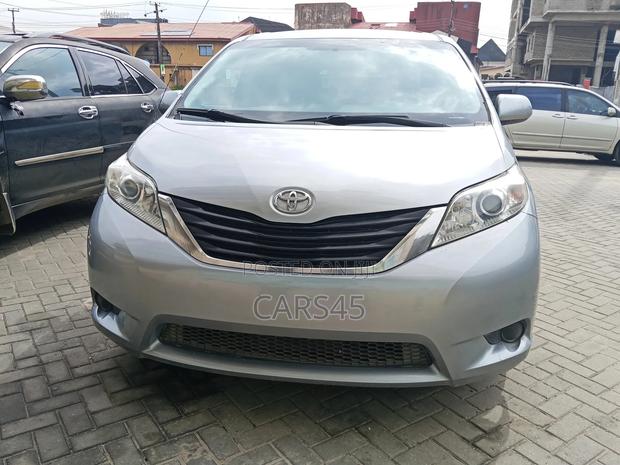 Toyota Sienna 2013 Silver