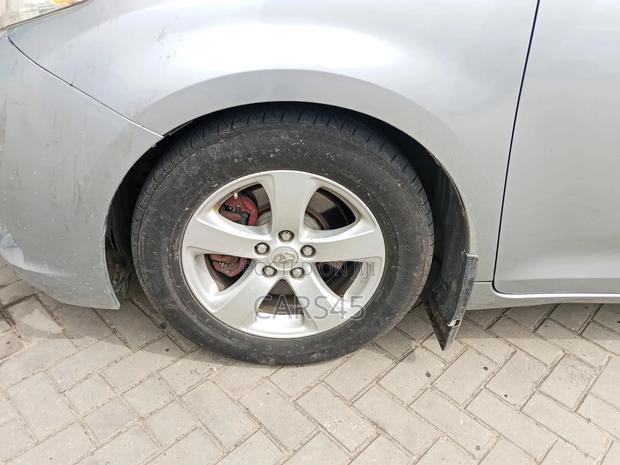 Toyota Sienna 2013 Silver