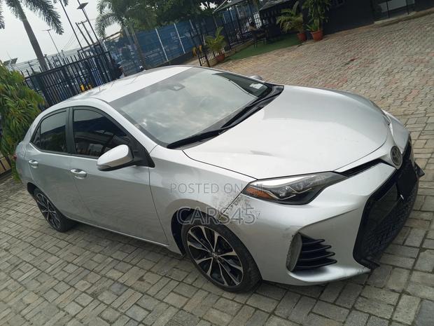 Toyota Corolla 2018 Silver