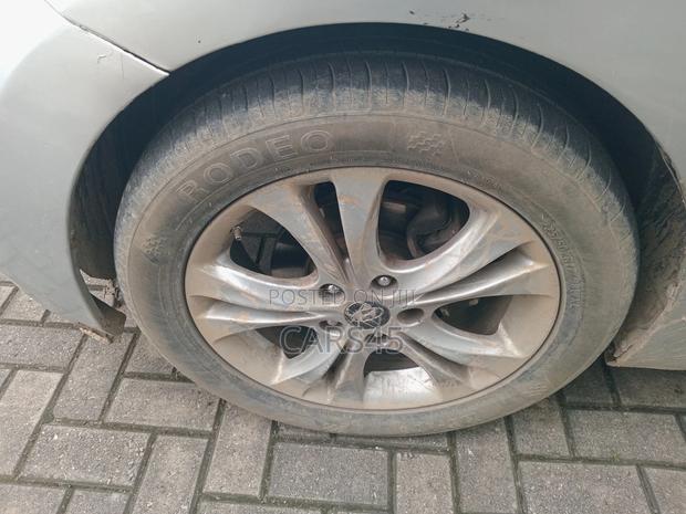 Hyundai Elantra 2011 Silver