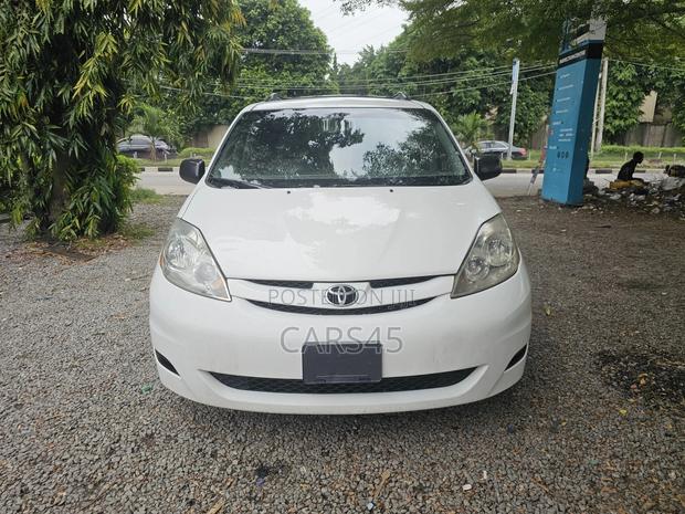 Toyota Sienna 2009 White