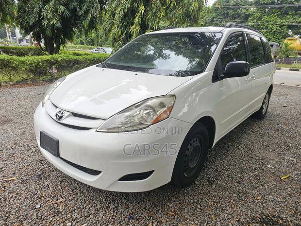 Toyota Sienna 2009 White