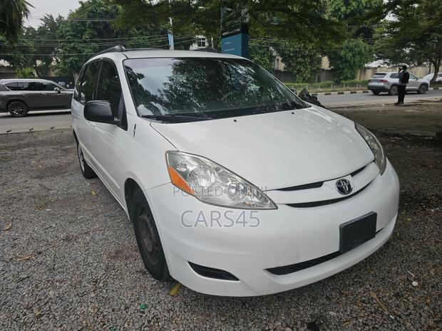 Toyota Sienna 2009 White