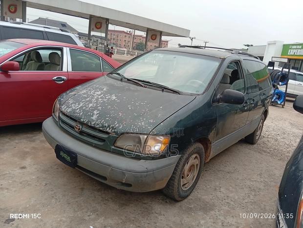 Toyota Sienna 1999 Blue
