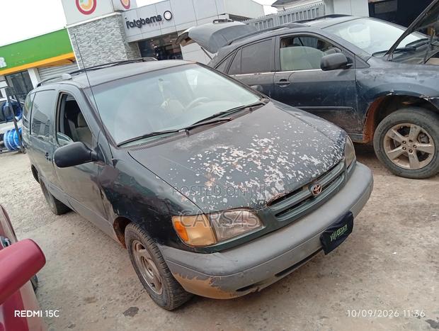 Toyota Sienna 1999 Blue